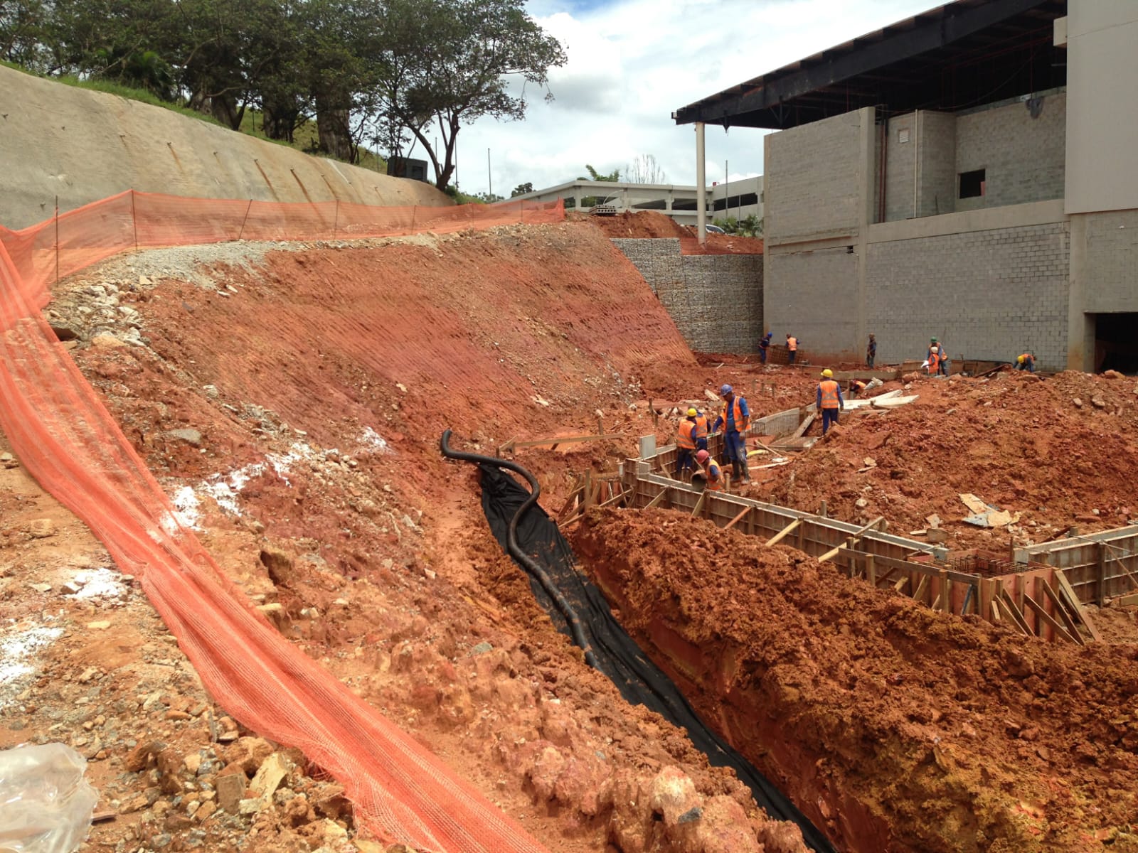 Terraplanagem, DHP e Contenção de Solo - Projeto 15